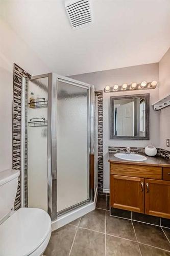 5413 58 Avenue Close, Ponoka, AB - Indoor Photo Showing Bathroom