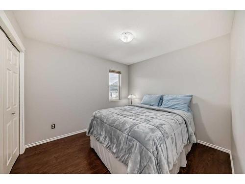 5413 58 Avenue Close, Ponoka, AB - Indoor Photo Showing Bedroom