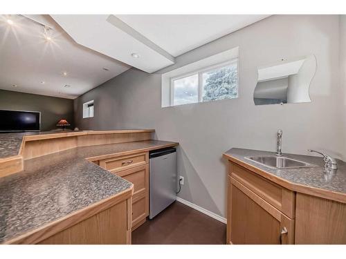 5413 58 Avenue Close, Ponoka, AB - Indoor Photo Showing Kitchen With Double Sink