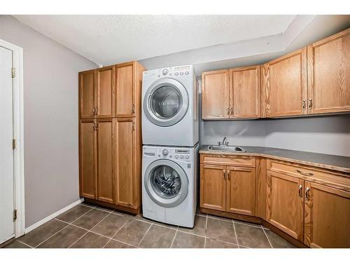 5413 58 Avenue Close, Ponoka, AB - Indoor Photo Showing Laundry Room