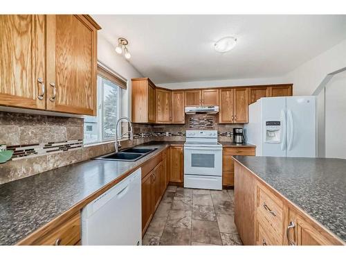 5413 58 Avenue Close, Ponoka, AB - Indoor Photo Showing Kitchen With Double Sink