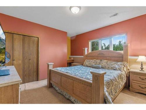 4-27111 Highway 597, Rural Lacombe County, AB - Indoor Photo Showing Bedroom