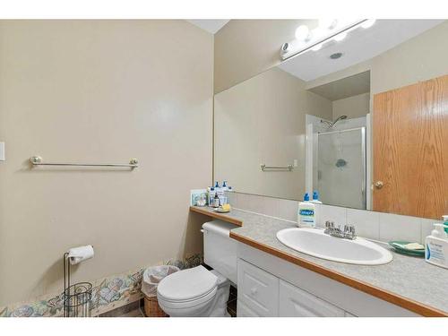 4-27111 Highway 597, Rural Lacombe County, AB - Indoor Photo Showing Bathroom