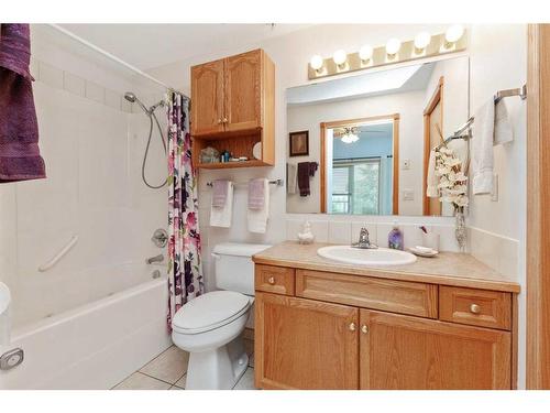 424-5300 48 Street, Red Deer, AB - Indoor Photo Showing Bathroom