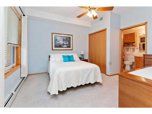 424-5300 48 Street, Red Deer, AB - Indoor Photo Showing Bedroom