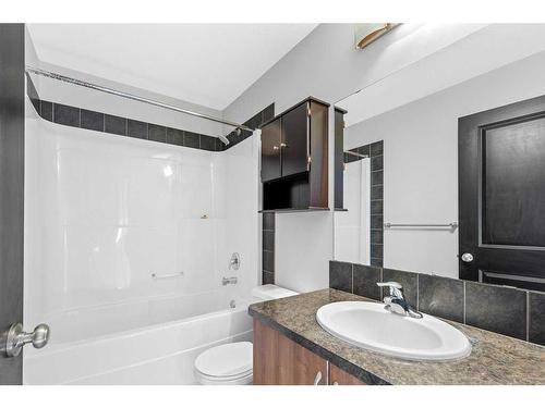 96 Bowman Circle, Sylvan Lake, AB - Indoor Photo Showing Bathroom