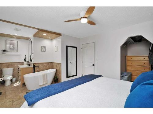 32 Newlands Avenue, Red Deer, AB - Indoor Photo Showing Bedroom