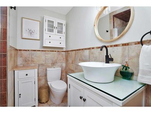 32 Newlands Avenue, Red Deer, AB - Indoor Photo Showing Bathroom