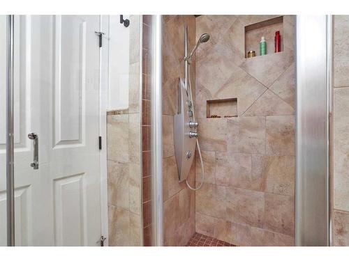 32 Newlands Avenue, Red Deer, AB - Indoor Photo Showing Bathroom