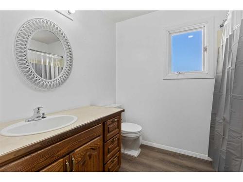 5419 51 Avenue, Camrose, AB - Indoor Photo Showing Bathroom