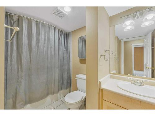 101-103 Hermary Street, Red Deer, AB - Indoor Photo Showing Bathroom