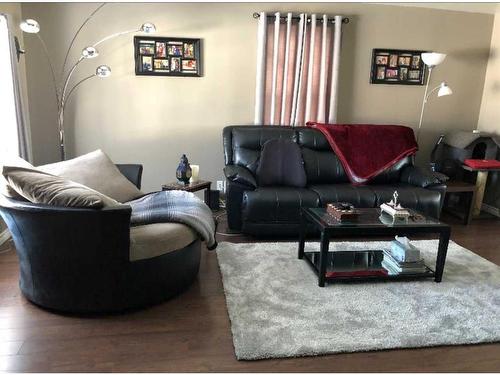 5909 54 Avenue, Red Deer, AB - Indoor Photo Showing Living Room
