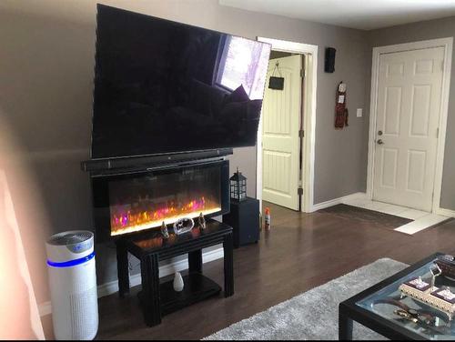 5909 54 Avenue, Red Deer, AB - Indoor With Fireplace