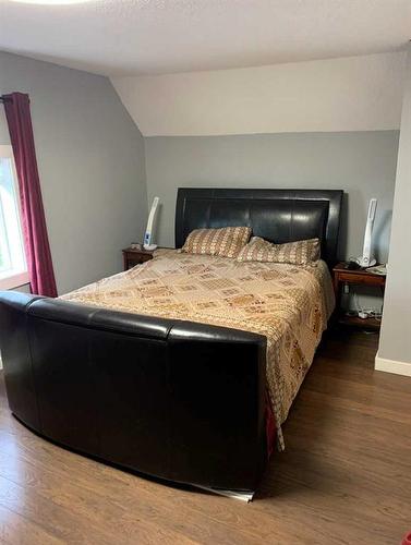 5909 54 Avenue, Red Deer, AB - Indoor Photo Showing Bedroom
