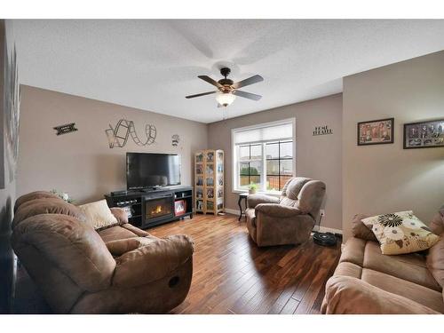 64 Jarvis Avenue, Red Deer, AB - Indoor Photo Showing Living Room