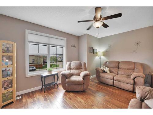 64 Jarvis Avenue, Red Deer, AB - Indoor Photo Showing Living Room