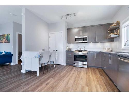 22 Victory Close, Red Deer, AB - Indoor Photo Showing Kitchen With Upgraded Kitchen