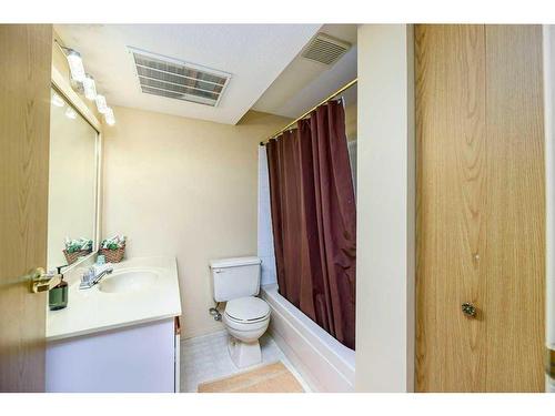 42-2821 Botterill Crescent, Red Deer, AB - Indoor Photo Showing Bathroom