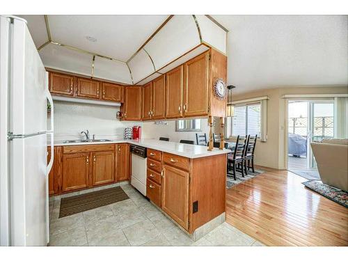 42-2821 Botterill Crescent, Red Deer, AB - Indoor Photo Showing Kitchen With Double Sink