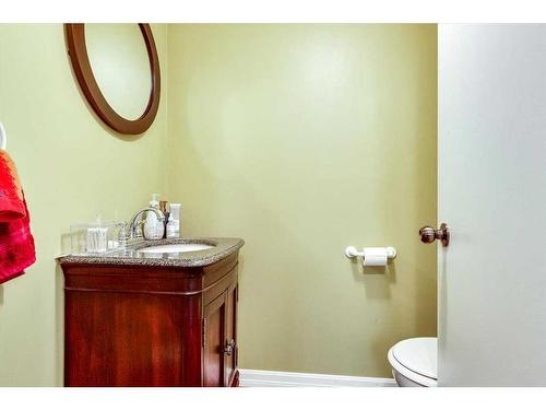 5107 61 Avenue, Ponoka, AB - Indoor Photo Showing Bathroom
