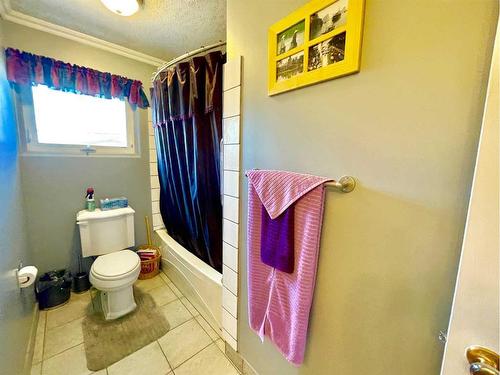 5708 47 Avenue, Camrose, AB - Indoor Photo Showing Bathroom