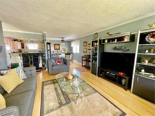 5708 47 Avenue, Camrose, AB - Indoor Photo Showing Living Room