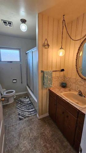 5302 50 Street, Castor, AB - Indoor Photo Showing Bathroom