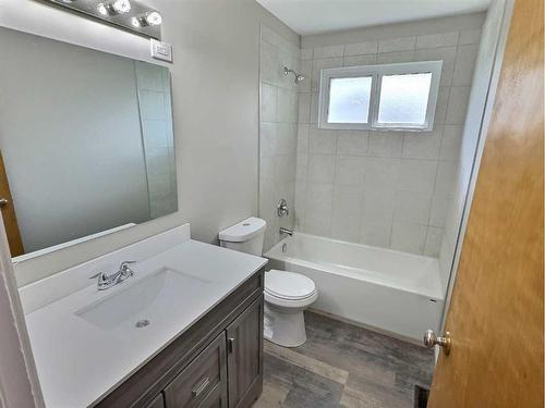 4110 37 Avenue, Red Deer, AB - Indoor Photo Showing Bathroom