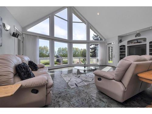 25558 Highway 39, Rural Leduc County, AB - Indoor Photo Showing Living Room