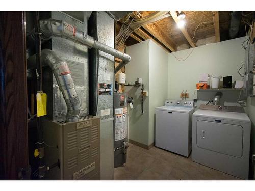 140 Lanterman Close, Red Deer, AB - Indoor Photo Showing Laundry Room