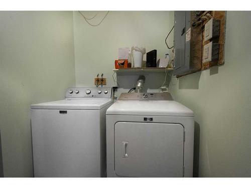 140 Lanterman Close, Red Deer, AB - Indoor Photo Showing Laundry Room