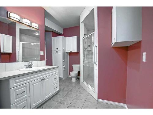 637 6 Street South, Lethbridge, AB - Indoor Photo Showing Bathroom