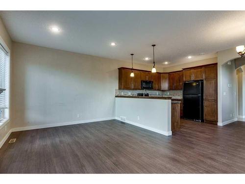 35 Shaw Close, Red Deer, AB - Indoor Photo Showing Kitchen