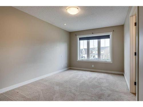 35 Shaw Close, Red Deer, AB - Indoor Photo Showing Other Room