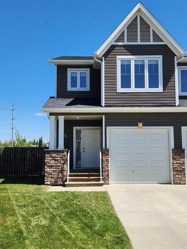 35 Shaw Close, Red Deer, AB - Outdoor With Facade