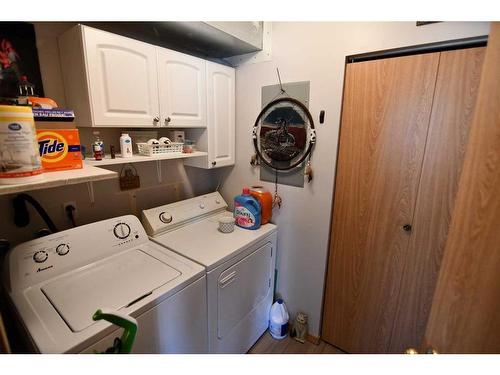 5125 A & B Victoria Avenue, Coronation, AB - Indoor Photo Showing Laundry Room