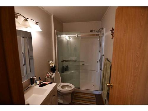 5125 A & B Victoria Avenue, Coronation, AB - Indoor Photo Showing Bathroom