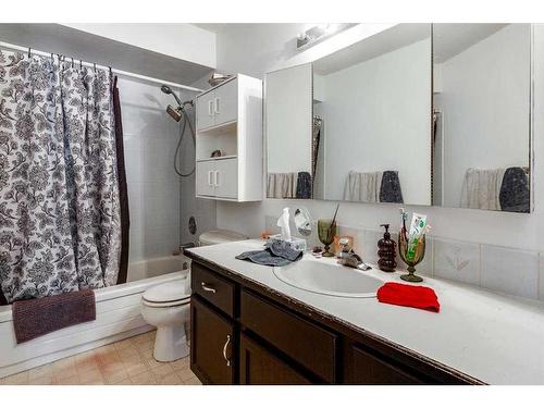 5024 48 Street, Innisfail, AB - Indoor Photo Showing Bathroom
