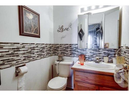 5024 48 Street, Innisfail, AB - Indoor Photo Showing Bathroom