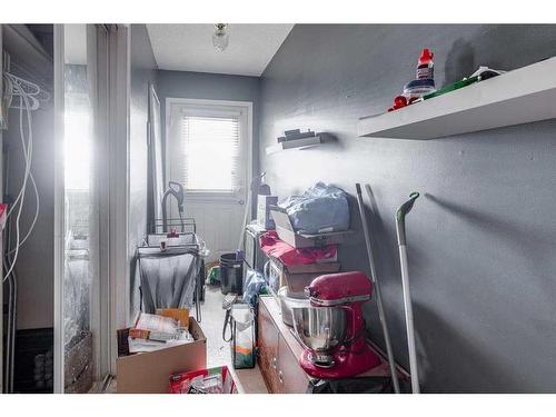 5024 48 Street, Innisfail, AB - Indoor Photo Showing Other Room