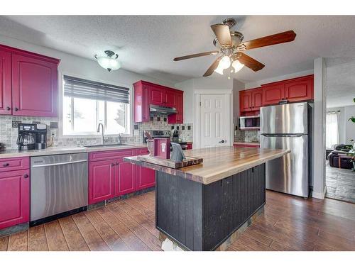 6002 44 Street Crescent, Innisfail, AB - Indoor Photo Showing Kitchen With Stainless Steel Kitchen