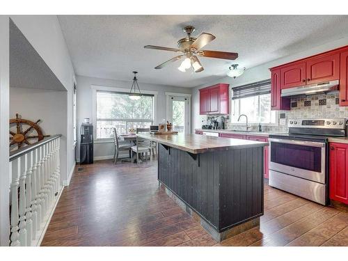 6002 44 Street Crescent, Innisfail, AB - Indoor Photo Showing Kitchen