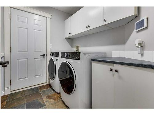 6002 44 Street Crescent, Innisfail, AB - Indoor Photo Showing Laundry Room