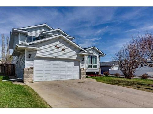 6002 44 Street Crescent, Innisfail, AB - Outdoor With Facade