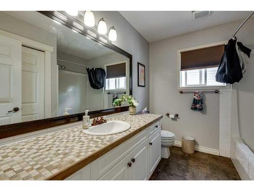 6002 44 Street Crescent, Innisfail, AB - Indoor Photo Showing Bathroom