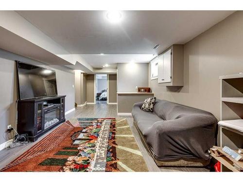 6002 44 Street Crescent, Innisfail, AB - Indoor