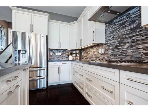 32 Connaught Crescent, Red Deer, AB - Indoor Photo Showing Kitchen With Upgraded Kitchen