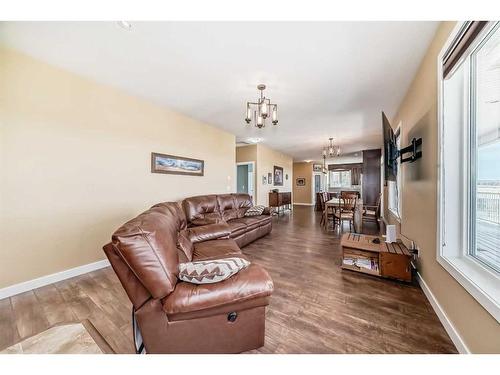 433014A Range Road 11, Rural Ponoka County, AB - Indoor Photo Showing Living Room