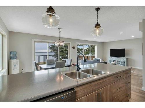 33 Lakeshore Dr, Grandview, AB - Indoor Photo Showing Kitchen With Double Sink
