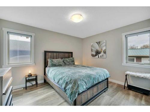 33 Lakeshore Dr, Grandview, AB - Indoor Photo Showing Bedroom